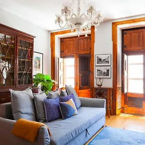 Alfama Terrace With Authentic Xviii Tiles And Historic Notes 3 Bedrooms & 2 Bathrooms Ac Lisbon